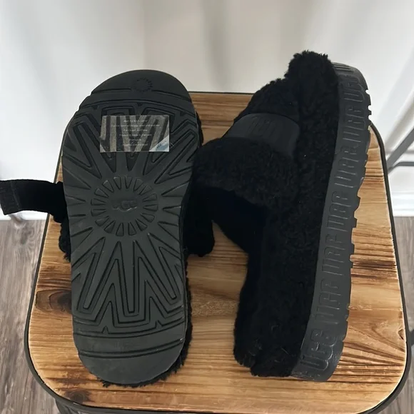 UGG slippers shoes fluffita wore once excellent condition - Picture 2 of 2